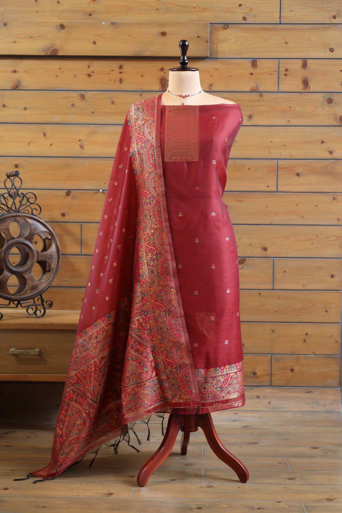 Aafreen – The Kashmiri Grace | Kashmiri Mul Chanderi Suit Piece – Red
