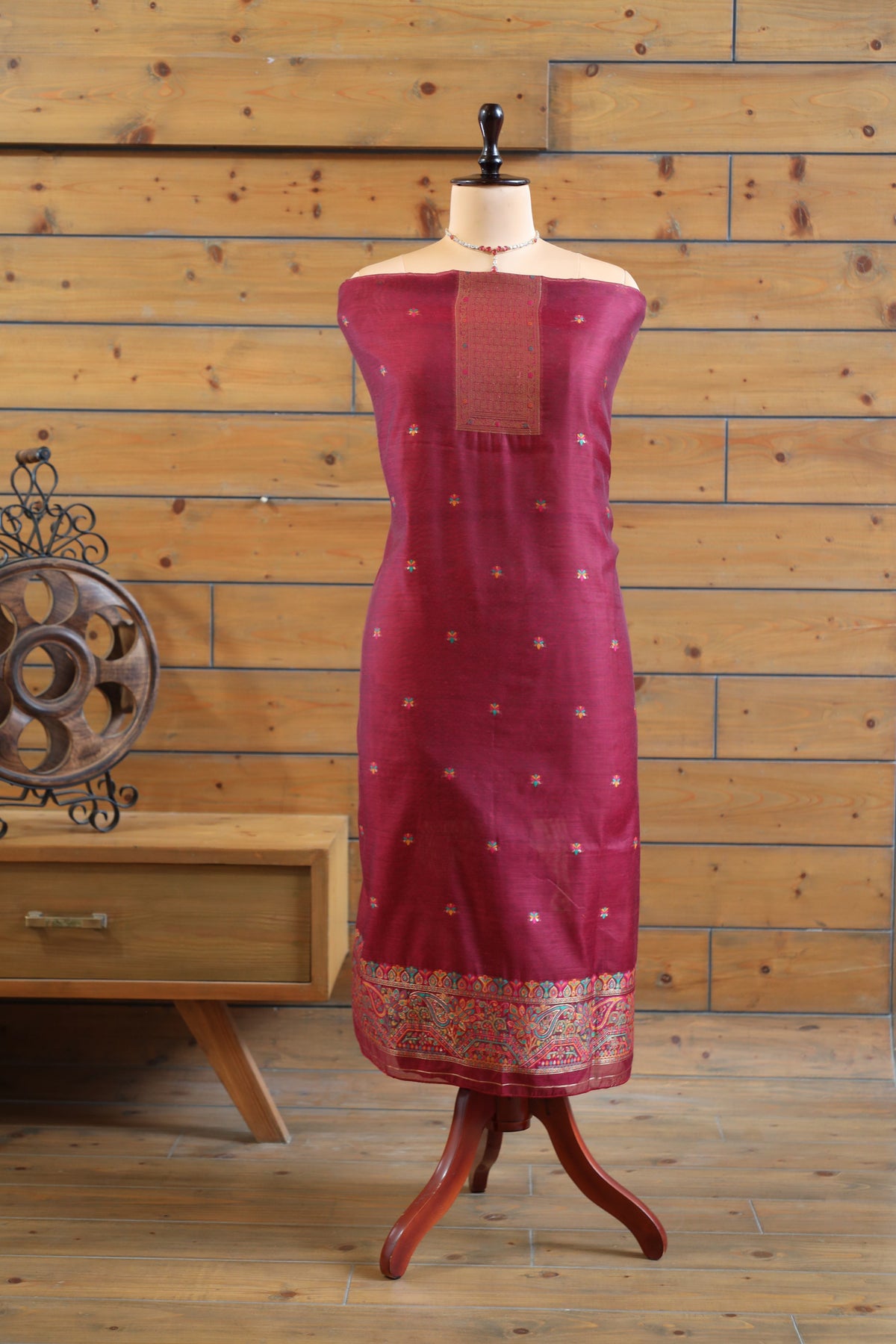Aafreen – The Kashmiri Grace | Kashmiri Mul Chanderi Suit Piece – Magenta Pink